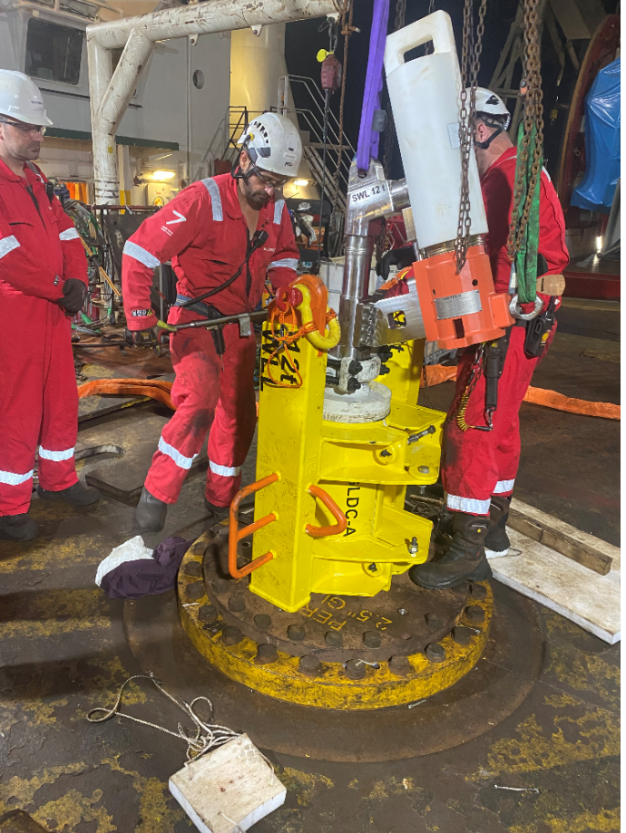 Equipment during offshore installation